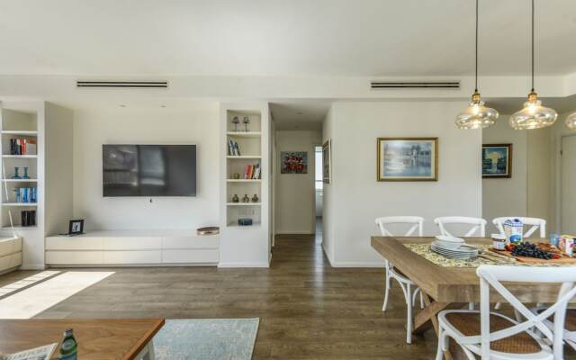 Stunning 2BR Apartment in Beeri