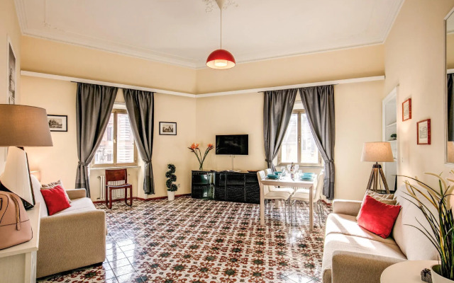 Tritone Top House