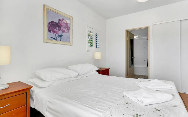 Cairns Reef Apartments & Motel