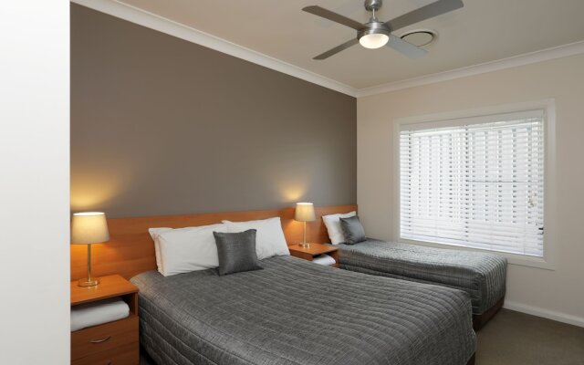 Cadman Motor Inn & Apartments