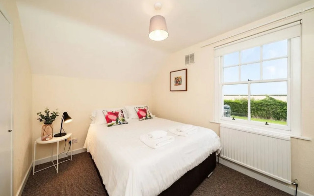 Clubhouse Cottage - Stylish 2 bed pet Friendly