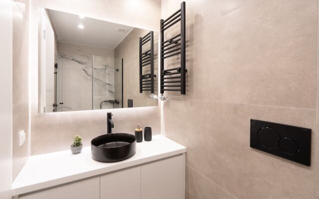 Luxury Apartment near Floisvos Marina
