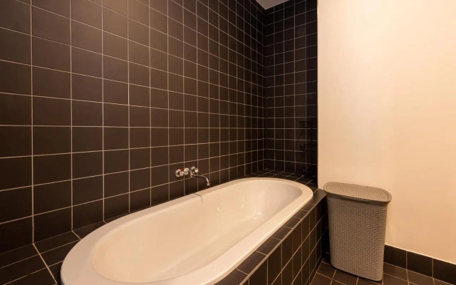 Perfect 4-bed Penthouse w/ Parking, Pool and Gym