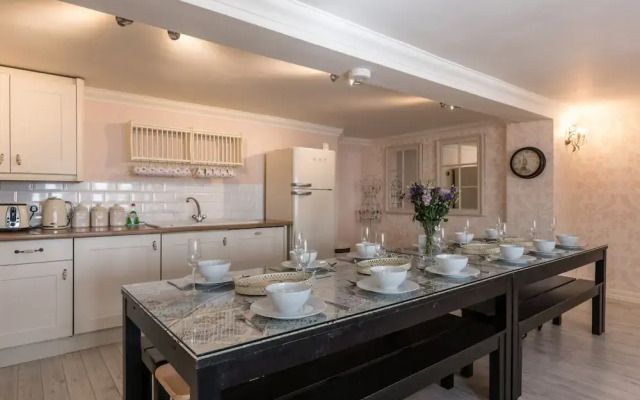 Little Paris Parking by Brighton Holiday Lets