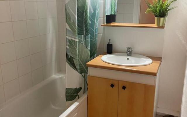 Appartement T2 avec balcon, lumineux, au calme.