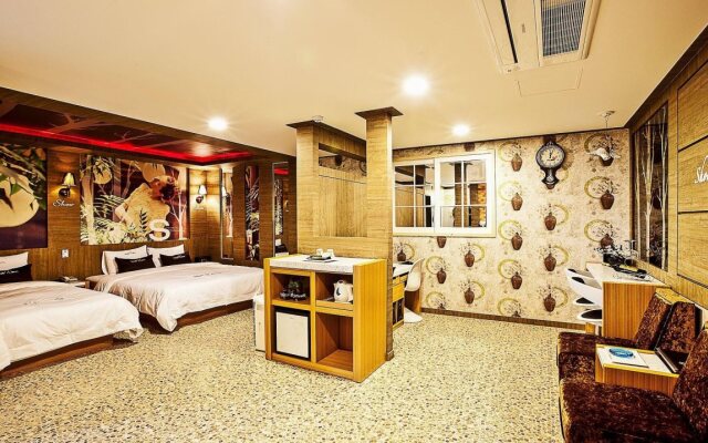 Show Hotel