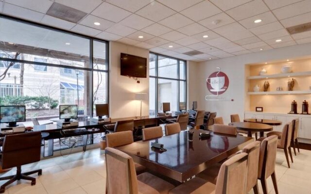 Oakwood 850 North Randolph Street