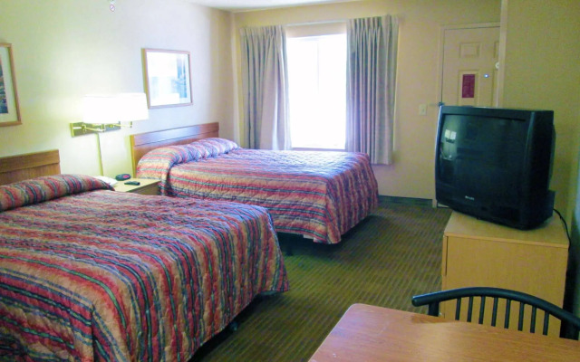 HomeTowne Studios by Red Roof Dallas - Mesquite