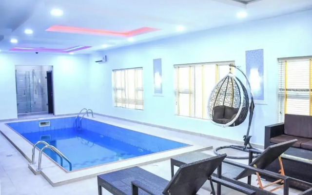 G- throne Hotel and Suites