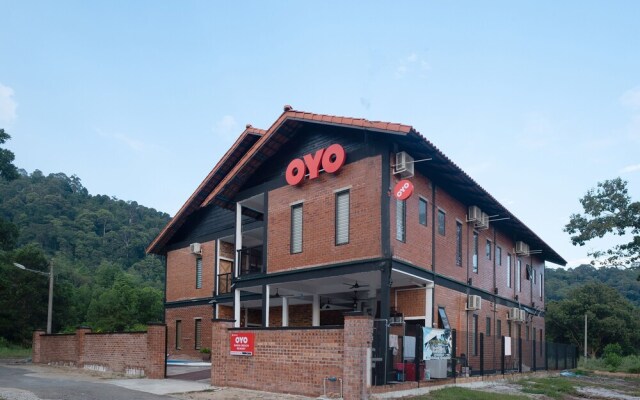 OYO 90033 Rania Beach Resort
