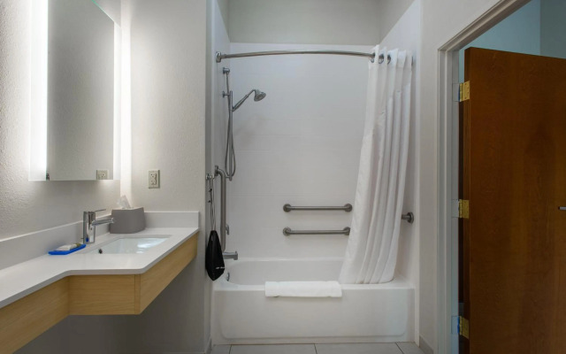 Holiday Inn Express Hotel & Suites Lewisburg by IHG