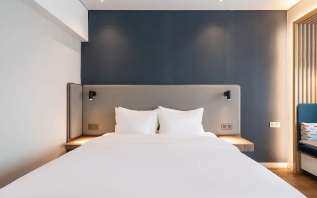 Holiday Inn Express Jinan Jingshi