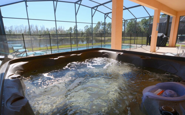 87631 Games Room+2-masters+hottub+water View!