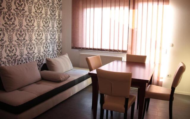 Apartmani i Bungalovi TROJKA