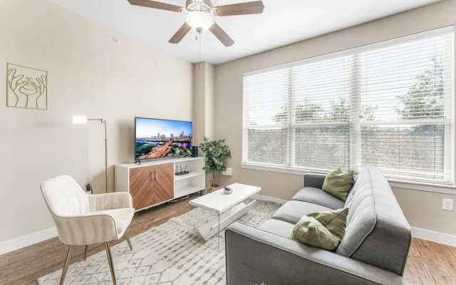 Fun Soco 1BR King Suite w Gympickleballlaundry