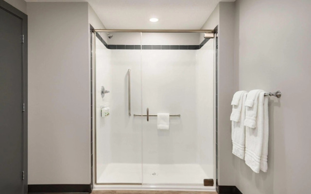 Ramada by Wyndham West Edmonton Hotel & Suites