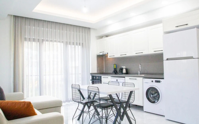 Sleek Flat w Garden 5 min to Beach in Milas