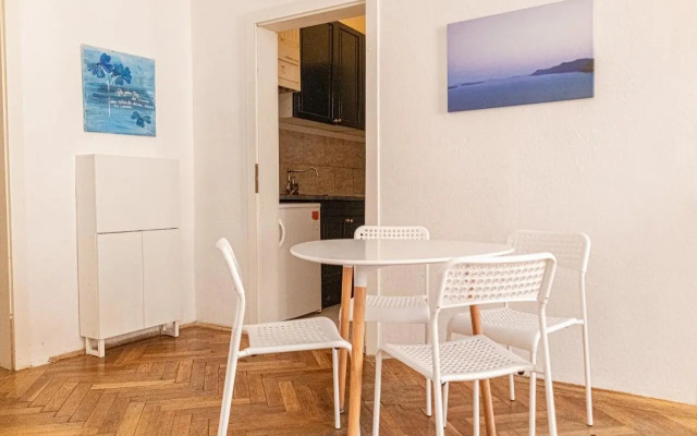 Peerles 2BR Apt. Perfectly Situated&Well Connected