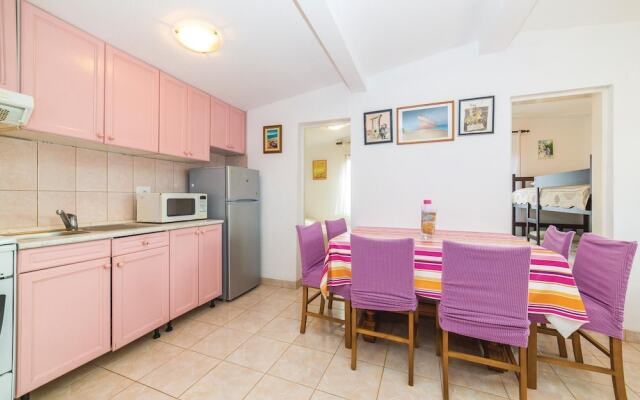 Beautiful Home in Kanica With Wifi and 3 Bedrooms