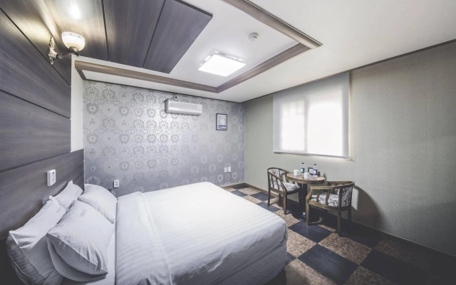 Hotel I-Zone