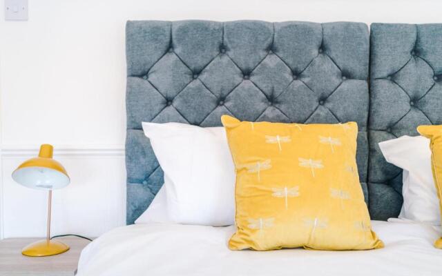Rest&Recharge at Karma House (5-Bedroom, 8 beds, Free Parking)