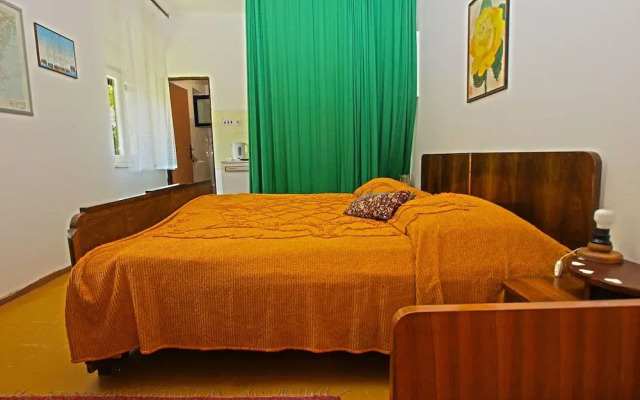 Apartment 461