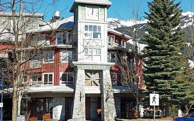 Whistler Village -  Best location - spacious - Village stroll - Walk to lift - bars - restaurants - grocery store - liquor store Deer Lodge 341