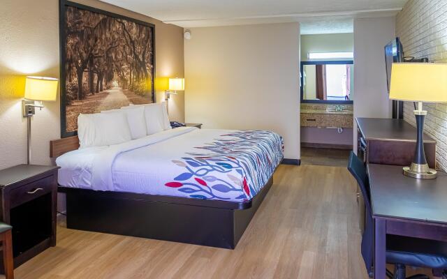 Red Roof Inn Savannah - Richmond Hill/ I-95