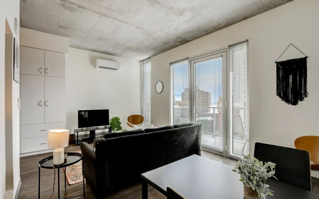 FRONTDESK Urbanite Apts Lower East Side Milwaukee