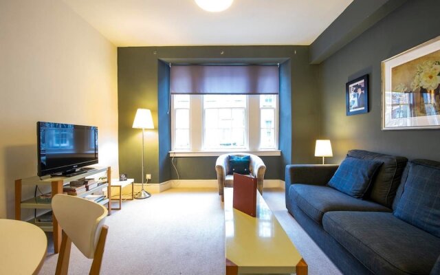 JOIVY Perfect Location! Charming Rose St Apt for Couples