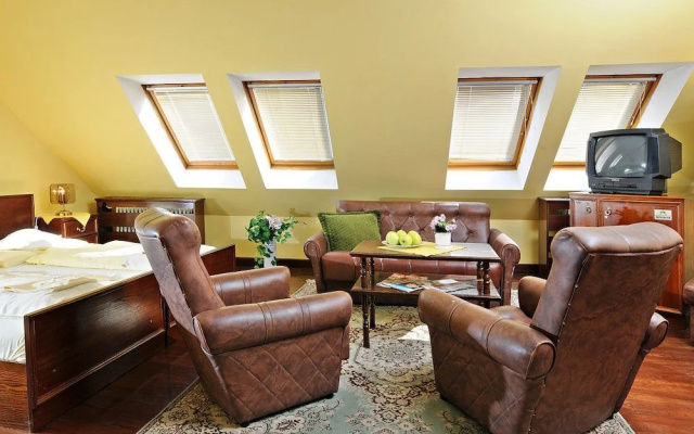 GARNI - Barbakan Hotel