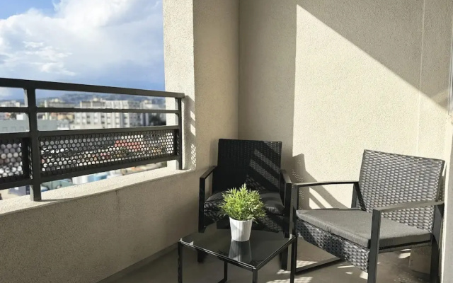 Beautiful 1 BR in LA Gym Pool 10mins to Cedar