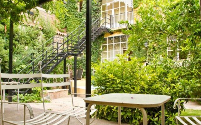 Alamo Hostel & Suites