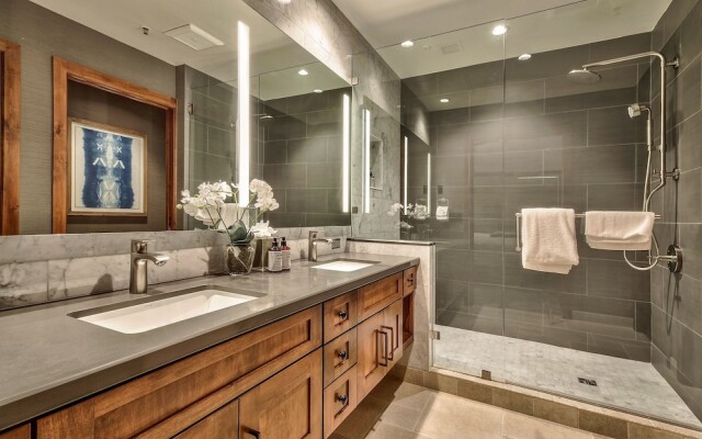 Steps From Heavenly Village & Gondola-luxury 3br 3 Bedroom Condo by RedAwning