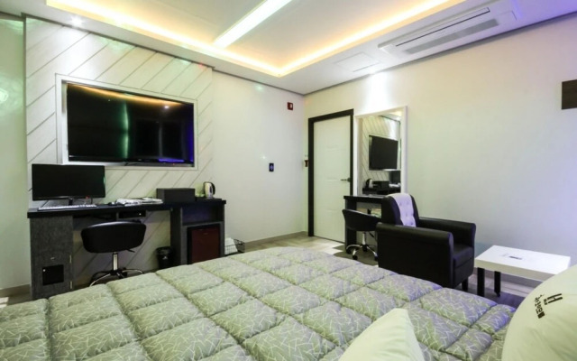 Sancheong Hyu And Joy