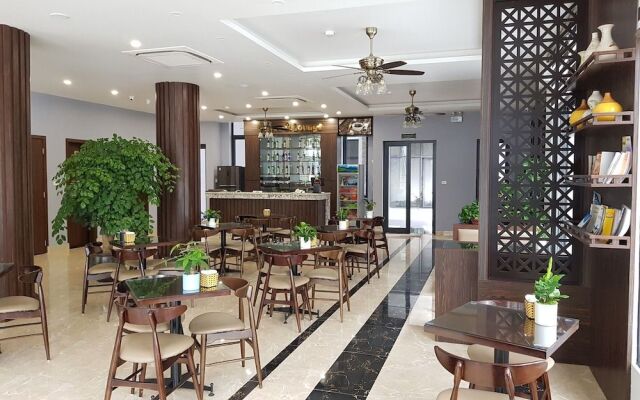 Helenhalong Hotel