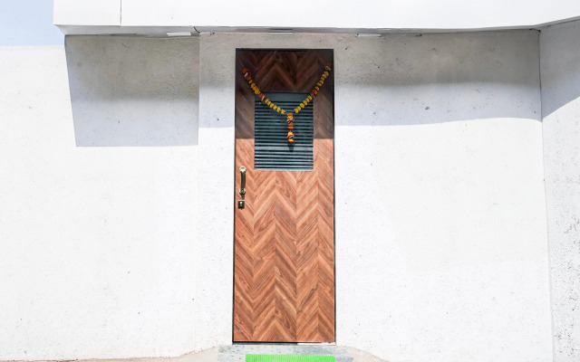 Super Hotel O Khar East Near Railway Station