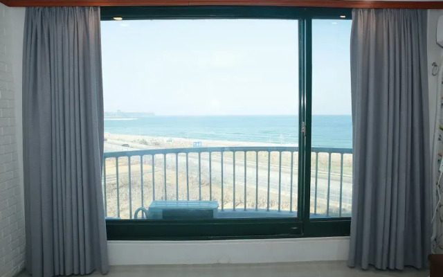 Mangsang Beach Pension