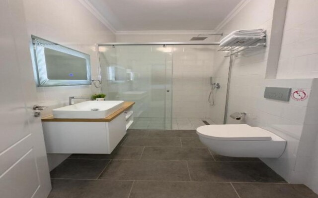 The Queens Lion Premium Hotel