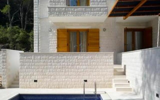 Private Villa BIANCO for 1-10 person with pool, enjoy holidays by the sea! FREE Kajak & Mountainbikes, GREAT living area & privacy, FREE mooring to 6,5 m BOAT!!