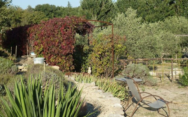 Rustic Cottage in Oppede With Shared Pool