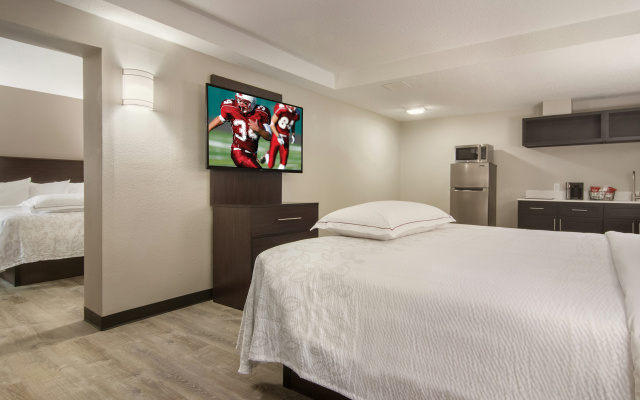 Red Roof Inn PLUS+ & Suites Erie