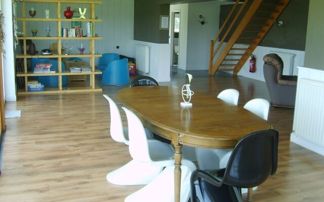 Beautiful Holiday Home with shared Pool in Eprave