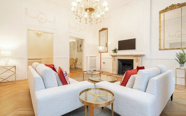 Beautiful Belgravia Apartment by Underthedoormat