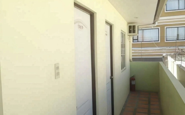 RedDoorz near Walking Street Angeles City