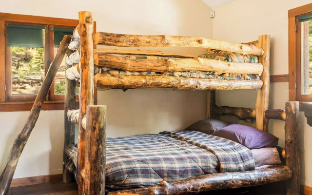 Whispering Pines Walk to Bear Mountain!