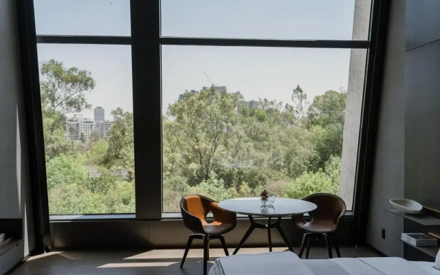 Alexander, Member of The Leading Hotels of the World