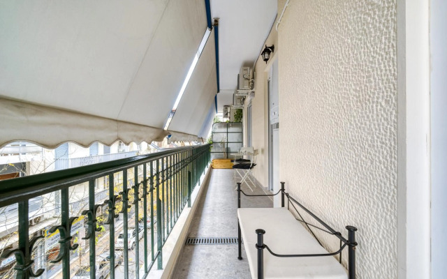 Stylish, Sunny New 2 Bedroom, Prime Central Athens