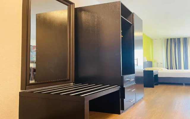 Hotel Swiss Bellevue – Guest Rooms – Kreuzlingen