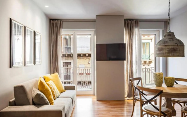 Ferrini Home - Etnea Portrait